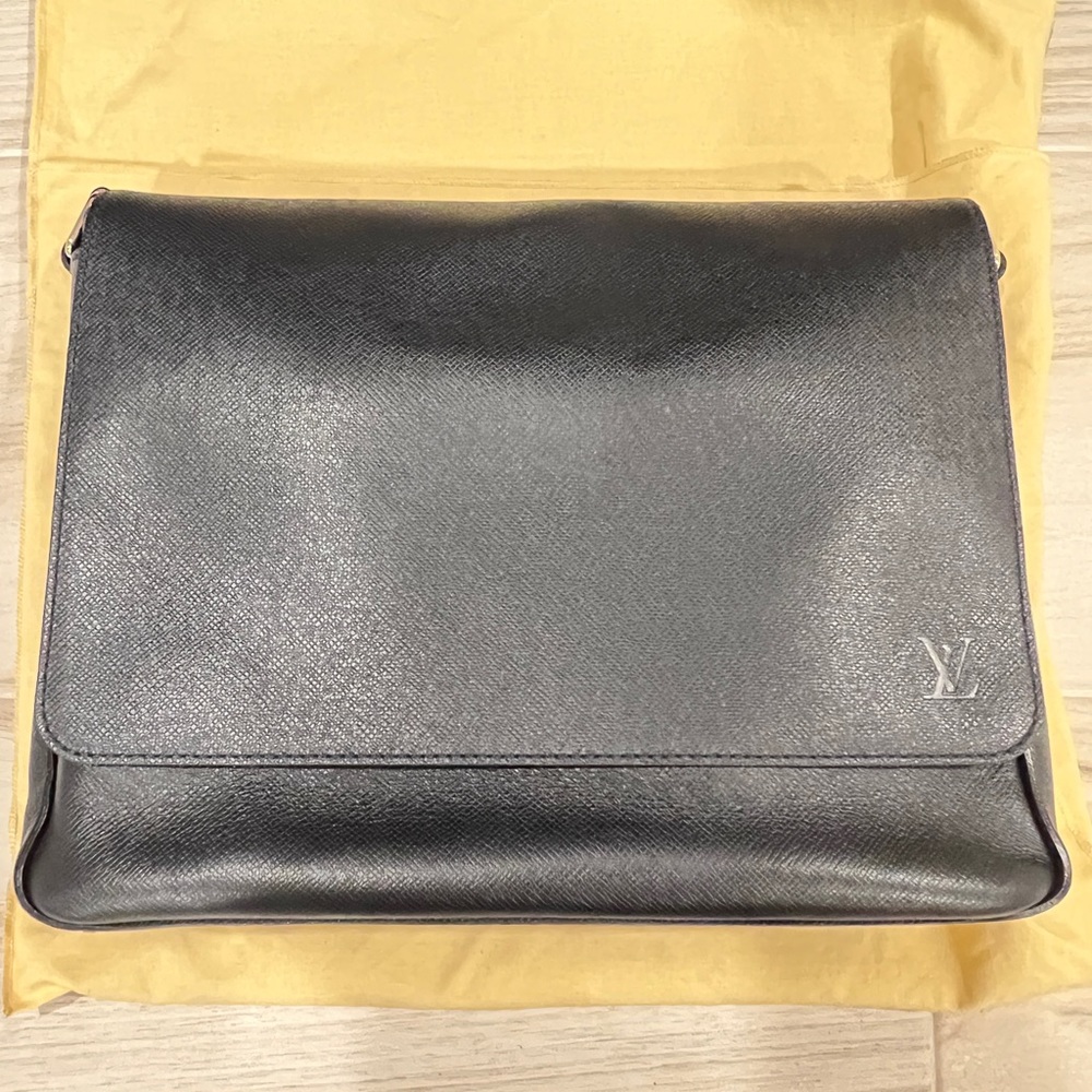 Louis Vuitton messenger bag